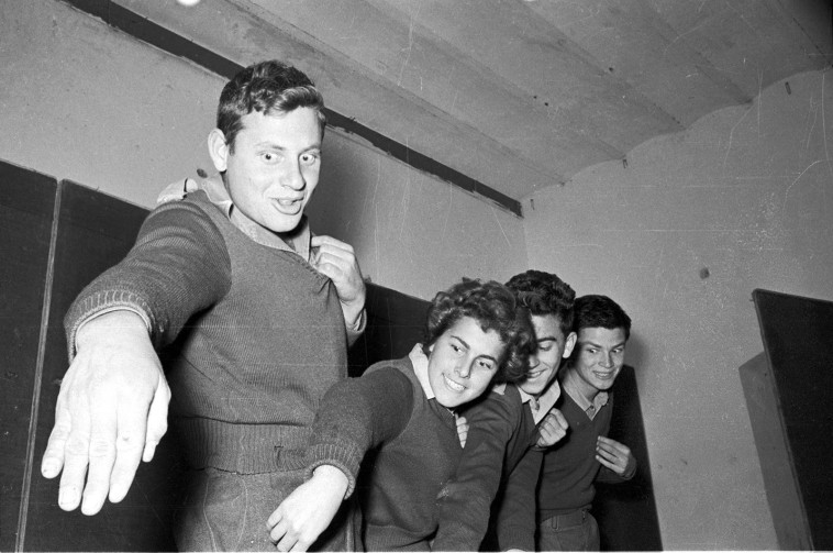 אורי זוהר בלהקת הנח''ל, 1957