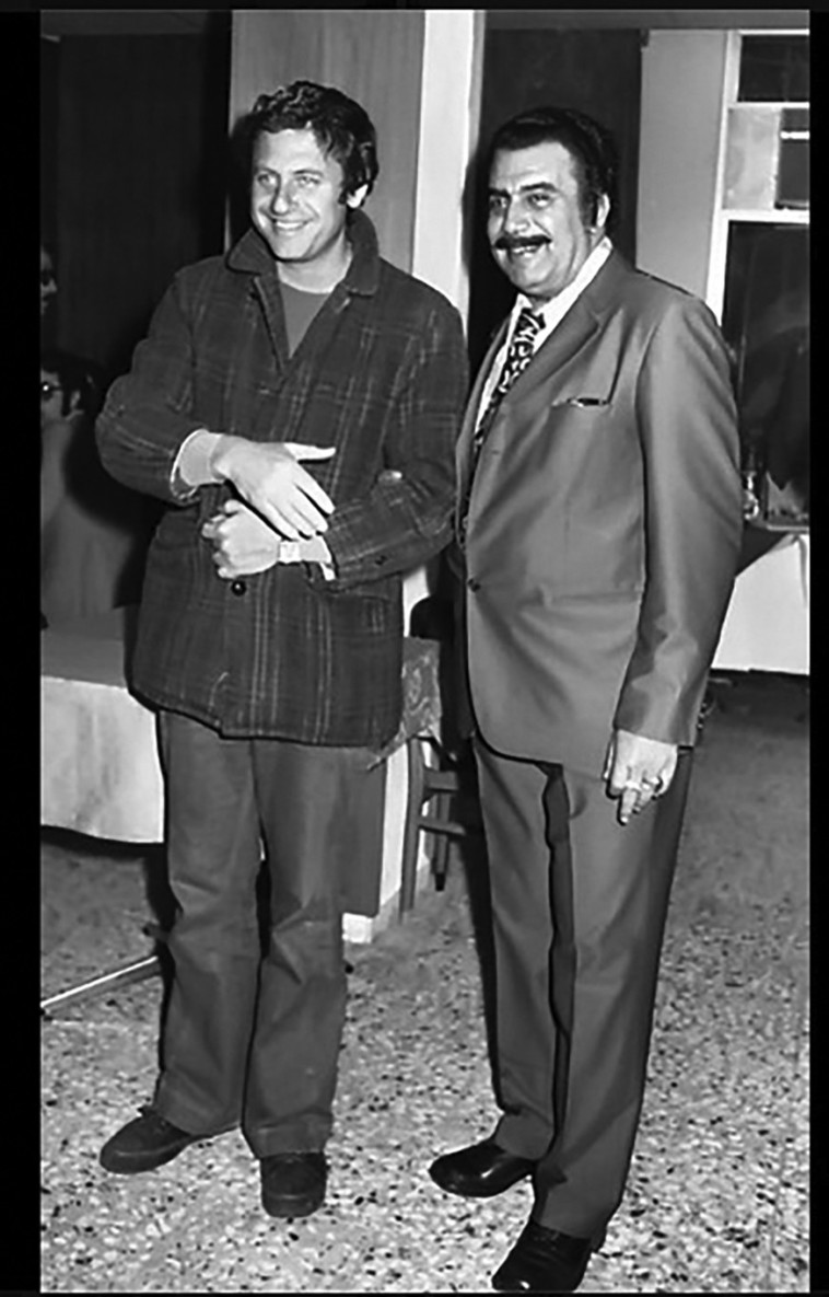 אורי זוהר והבמאי ג'ורג' עובדייה בצילומי הסרט ''קוראים לי שמיל''