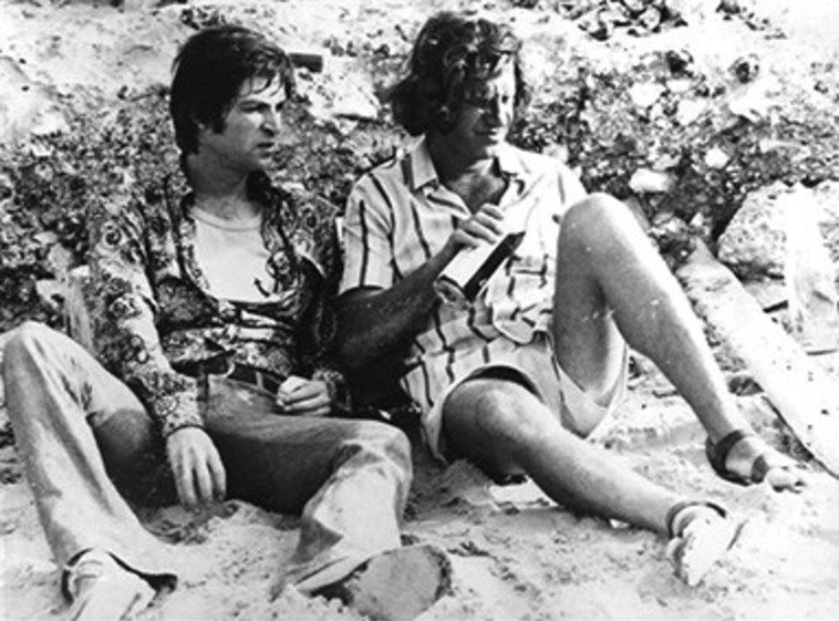 אריק איינשטיין ואורי זוהר בסרט ''מציצים''