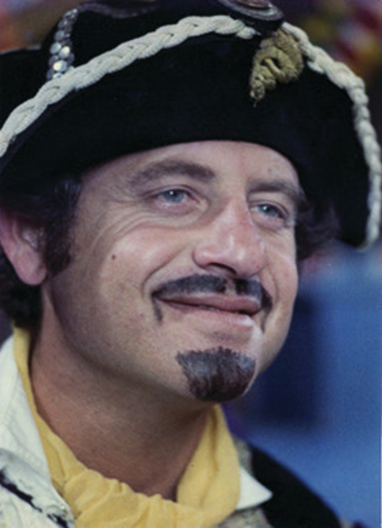 אורי זוהר בסרט ''הבלש האמיץ שוורץ''