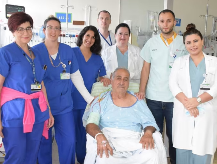 ''הצילו את חיי'', כהן עם הצוות הרפואי