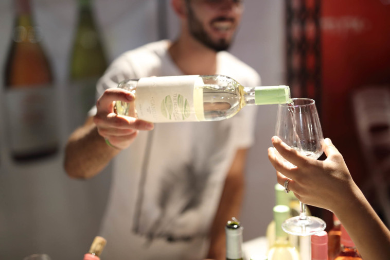 פסטיבל יינות לבנים במרינה הרצליה