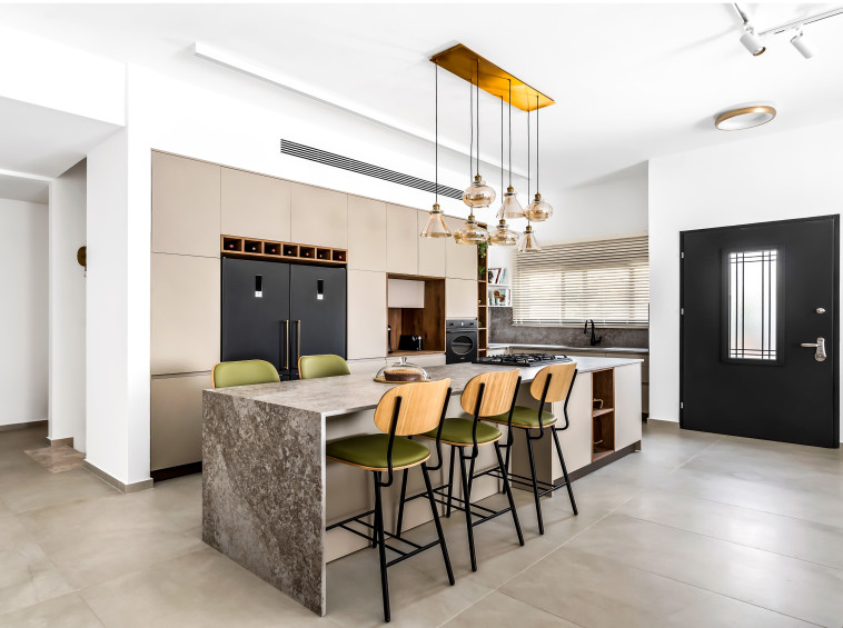 מטבח משופץ בעיצוב רווית אוסקר. באדיבות אלוני 