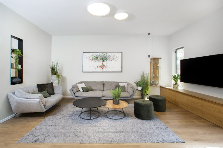 סלון משופץ בעיצוב הדר דור. באדיבות אלוני 