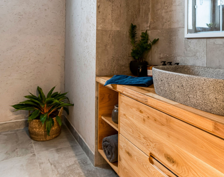 אמבטיה בעיצוב עדי זילברברג. באדיבות אלוני  (צילום: עינת דקל)