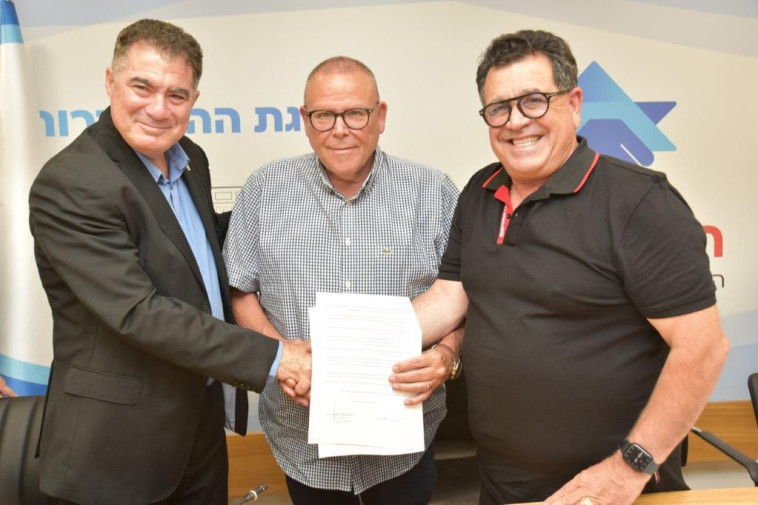 החתימה על ההסכם הקיבוצי 