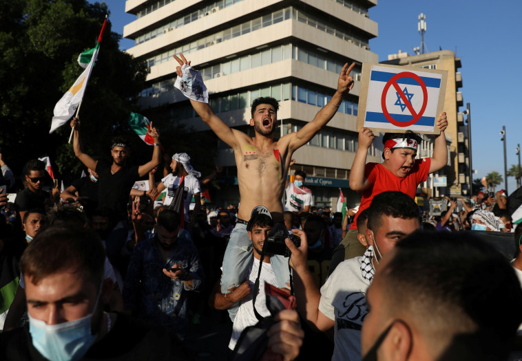 הפגנה נגד ישראל בקפריסין (צילום: REUTERS/Yiannis Kourtoglou)