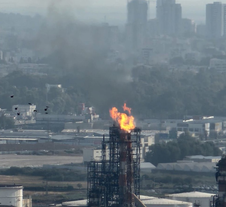 הלפיד שבער במתחם בז''ן