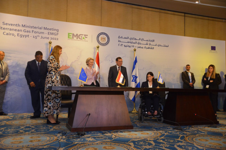 שרת האנרגיה קארין אלהרר במעמד חתימת מזכר ההבנות