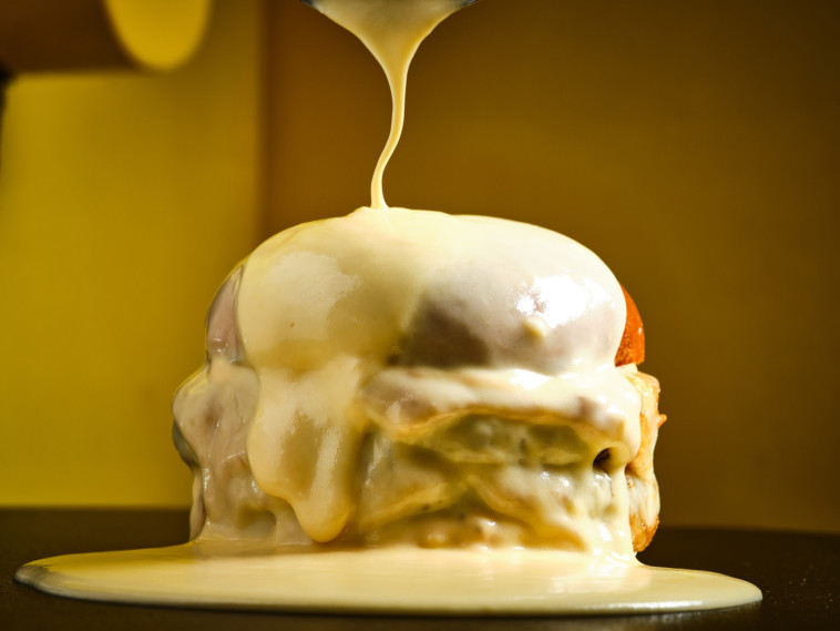 ככה בדיוק, לא ימינה לא שמאלה