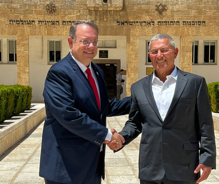 האלוף במיל׳ דורון אלמוג ויעקב חגואל