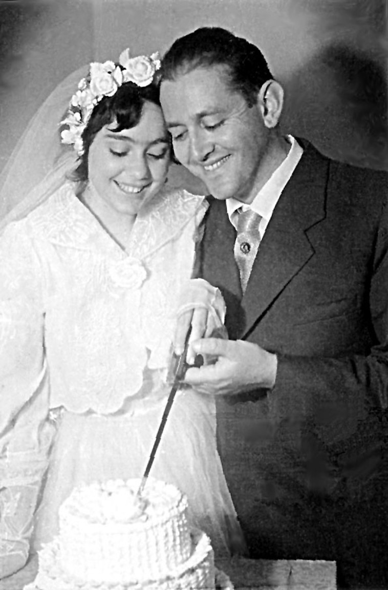 עמנואל זמיר ושרהל'ה בחג כלולותיהם