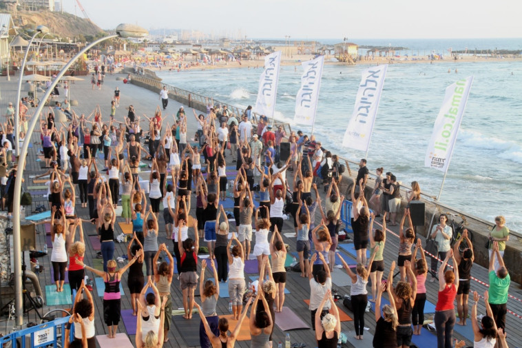 יום היוגה בנמל תל אביב 