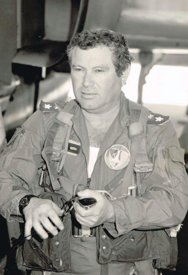 ישראל, שהנכד שלו מסיים קורס טיס