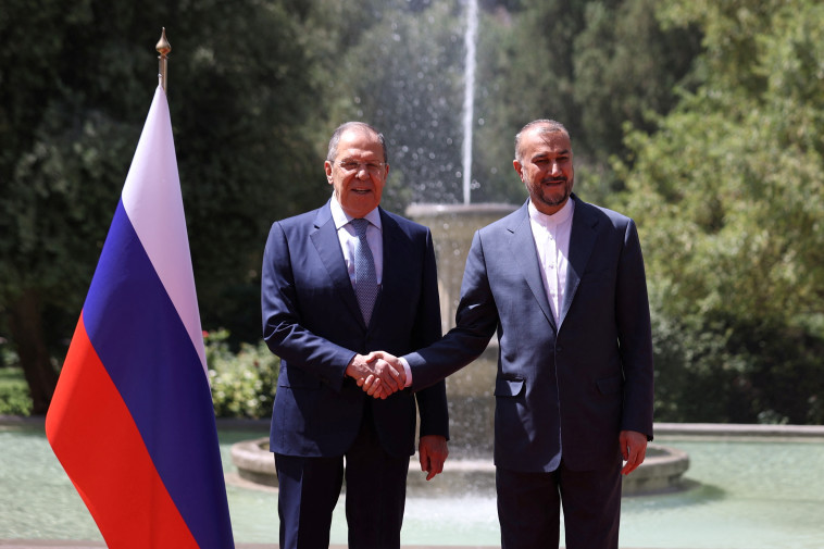 שר החוץ הרוסי סרגיי לברוב ושר החוץ האיראני