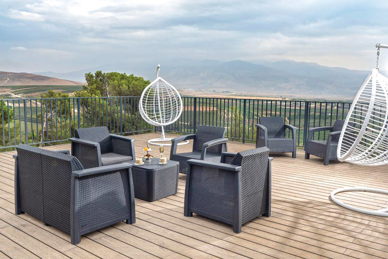 מרפסת מול נופי הגליל, מלון גלעדי