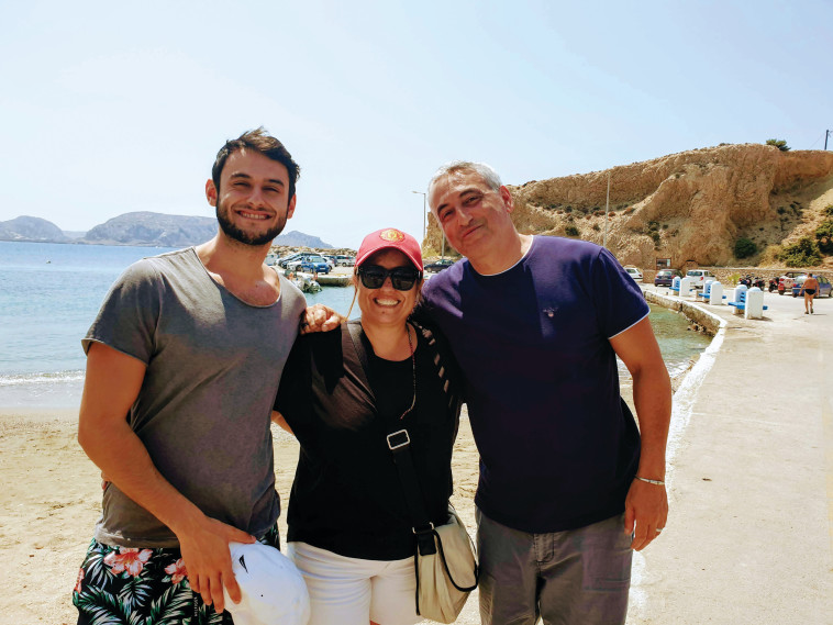 שרית שרביט ומשפחתה בקרפטוס