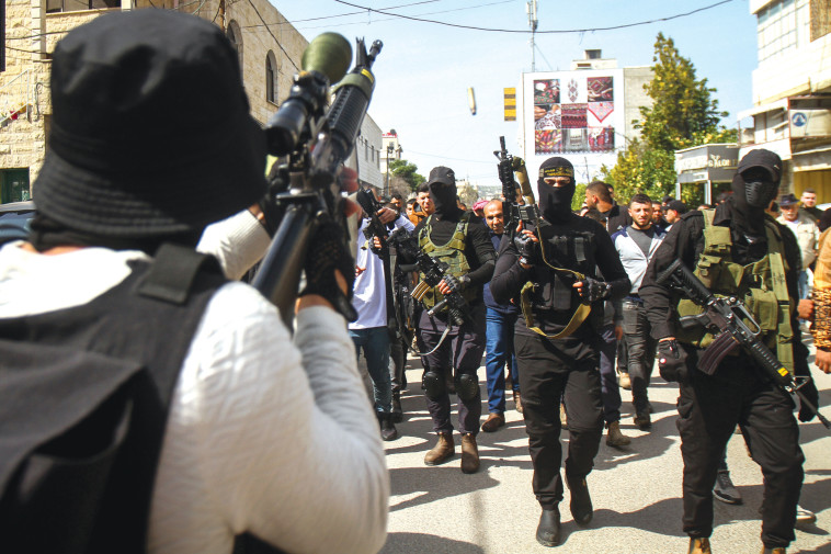 חמושים בג'נין (צילום: נאסר אישתיה, פלאש 90)