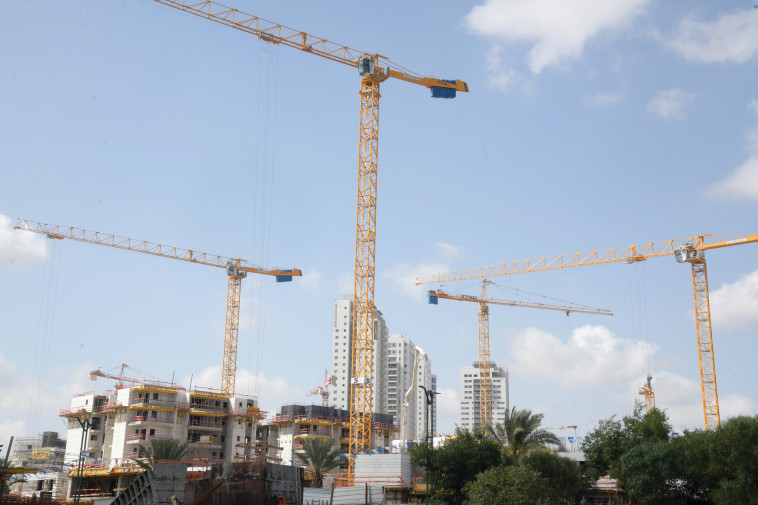 אתר בנייה, ארכיון. צילום: פלאש 90, למקום המצולם אין קשר לנאמר בכתבה