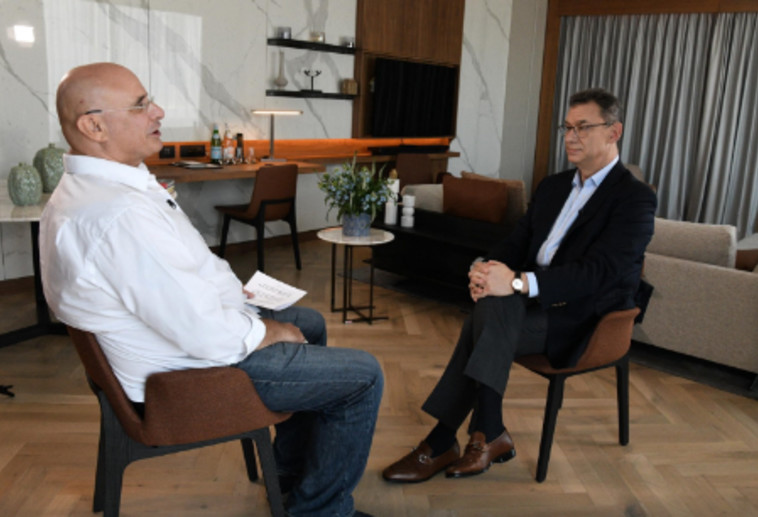 אלברט בורלא, ניר קיפניס