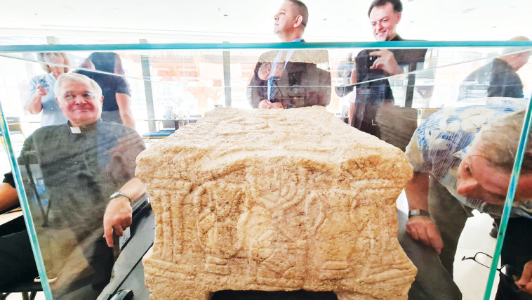 אבן המגדלה חוזרת לכנרת