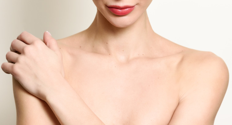 תמונת עירום בתמורה לתרומה