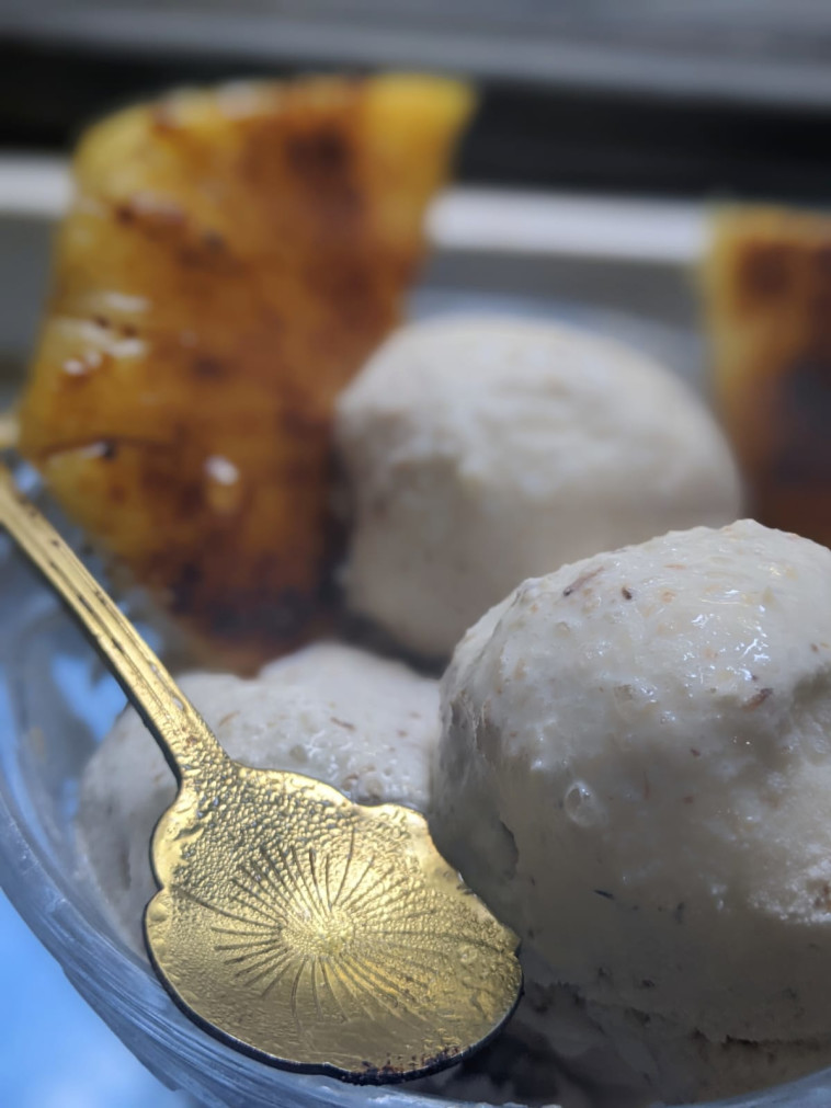 גלידת קוקוס ואננס