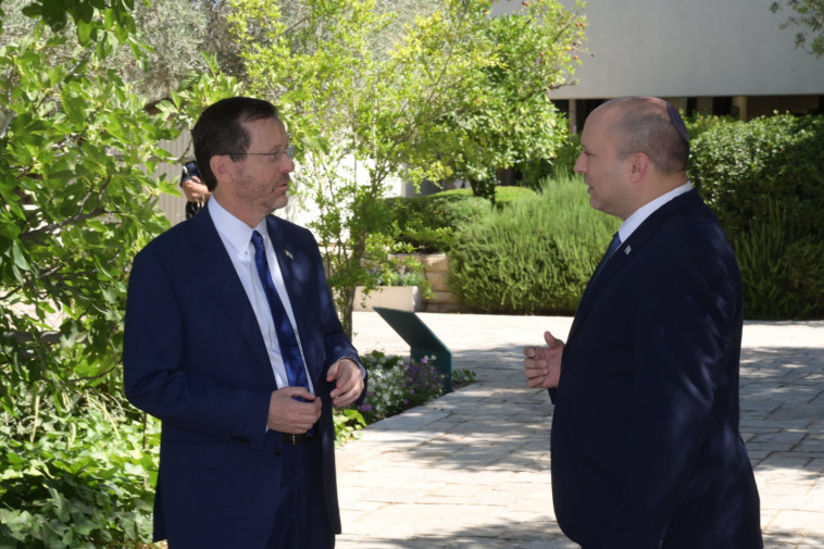 נפתלי בנט, יצחק הרצוג