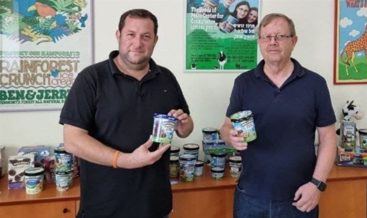 ראש המועצה האזורית שומרון יוסי דגן עם הבעלים של בן אנד גריס ישראל אבי זינגר