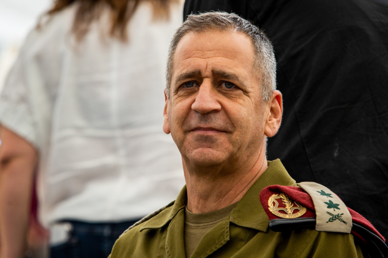 בהצלחה באזרחות, אביב כוכבי