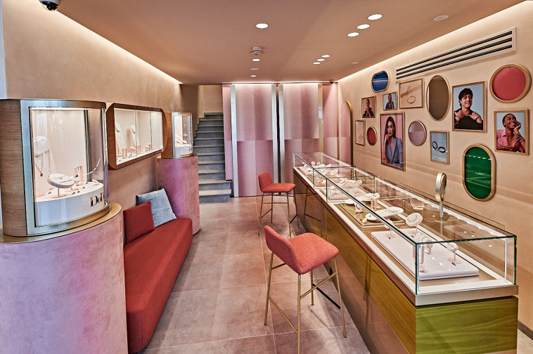 החנות של מותג התכשיטים DoDo בכיכר המדינה