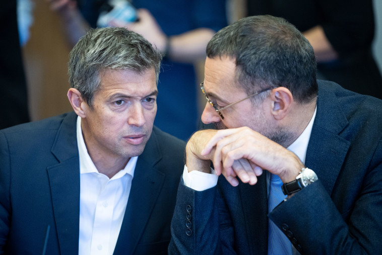 צבי האוזר, יועז הנדל