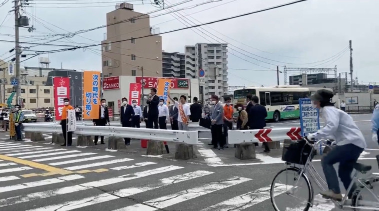 ראש ממשלת יפן לשעבר, שינזו אבה, דקות לפני הירי