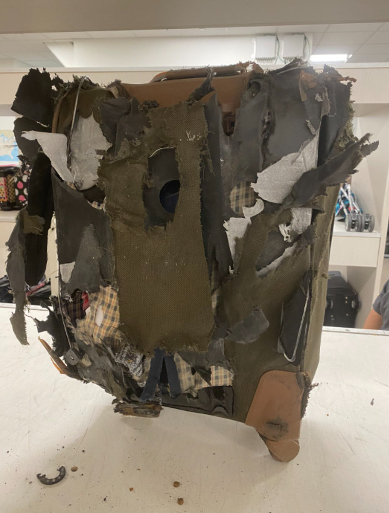 הכבודה של הופרבר, הופיעה על המסוע כשהיא במצב מזעזע