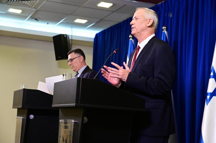 בני גנץ, גדעון סער