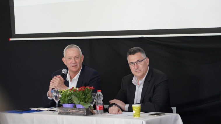 בני גנץ וגדעון סער בישיבת סיעת ''כחול לבן התקווה החדשה''