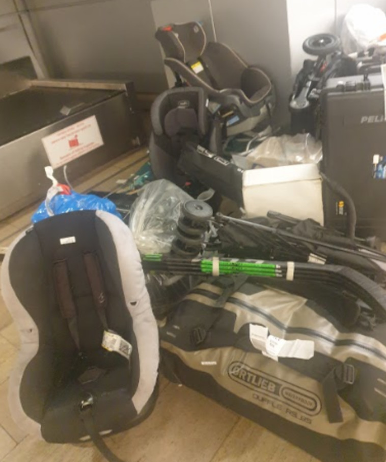 מזוודות תקועות בנתב''ג