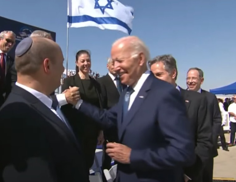 לחיצת היד בין ביידן ונתניהו