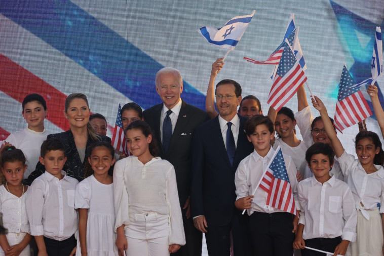 נשיא ארה''ב ונשיא המדינה יצחק הרצוג  (צילום: יונתן זינדל פלאש 90)