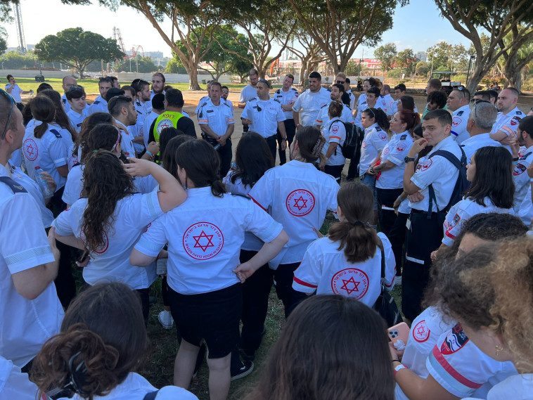 תדרוך לכוחות מד''א בהופעה של עומר אדם