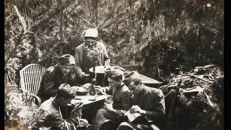 ''היינו משפחה מאוד קטנה, ארבעה בארוחות שישי''