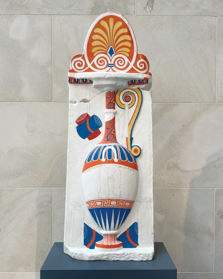 פסל קלאסי צבעוני