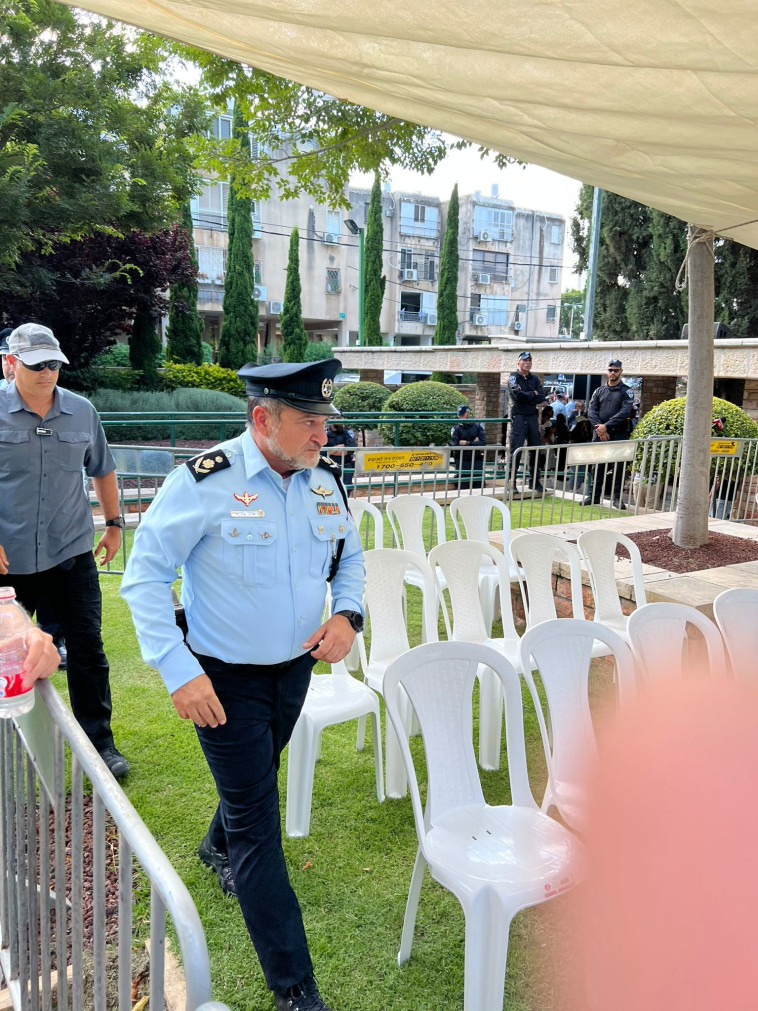 מפכ''ל המשטרה קובי שבתאי בהלוויתו של רס''ר ברק משולם