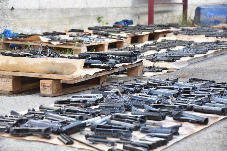 הנשקים שנעצרו במסגרת מבצע מסלול בטוח (צילום: דוברות המשטרה)