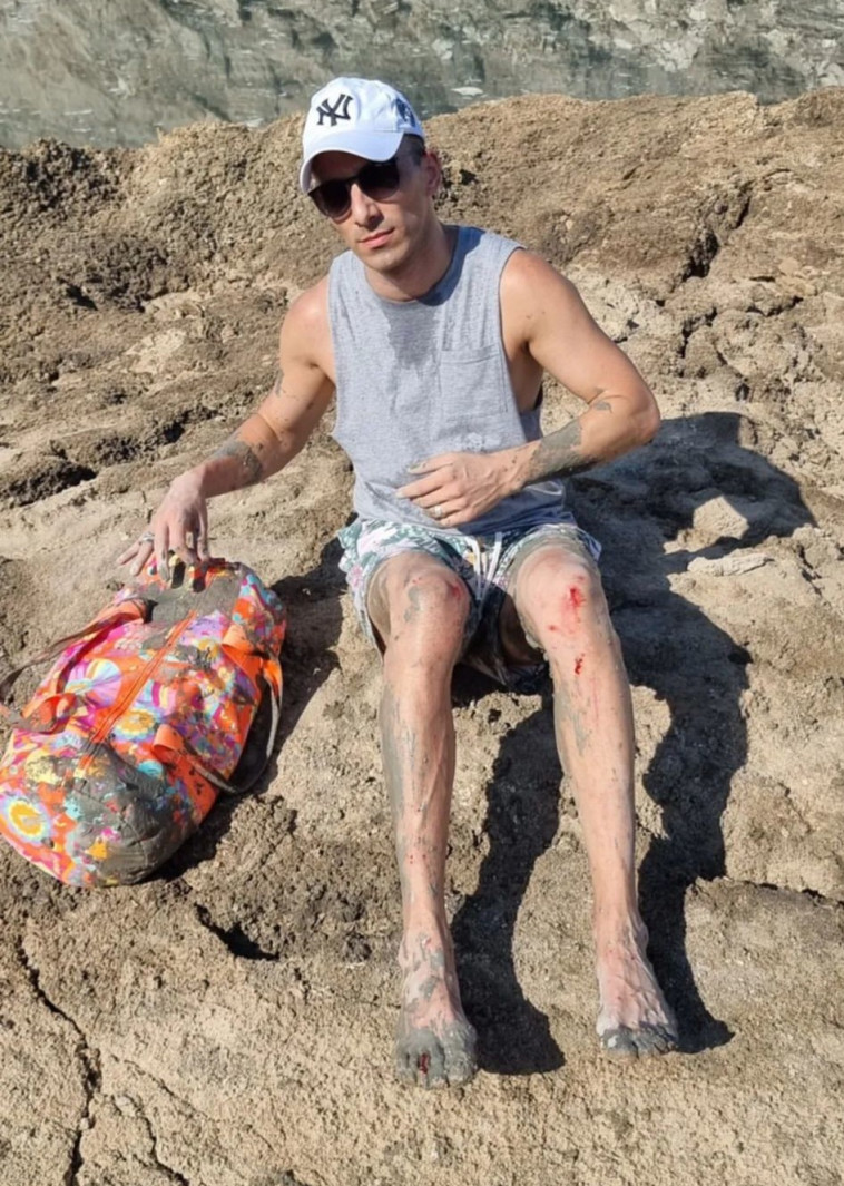 ישראלי, נפצע ברגליו מאבנים וסלעים שהיו בבוץ הרותח 