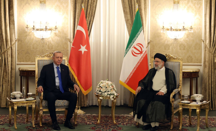 נשיא טורקיה, ארדואן, בביקורו באיראן (צילום: Presidential Press Office/Handout via REUTERS)