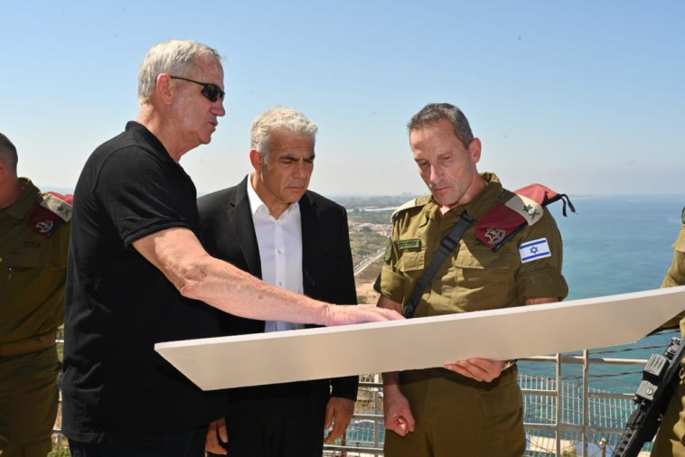 שר הביטחון בני גנץ וראש הממשלה יאיר לפיד בסיור בצפון