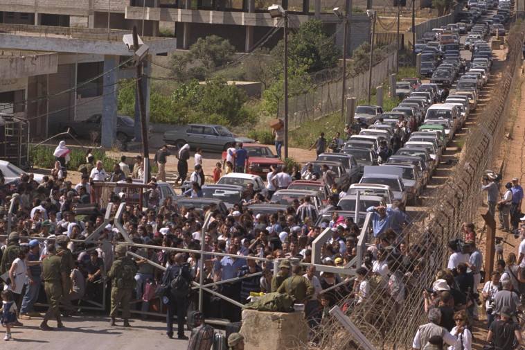שיירות פליטי צד''ל בשער פטמה (צילום: משה מילנר, לע''מ)