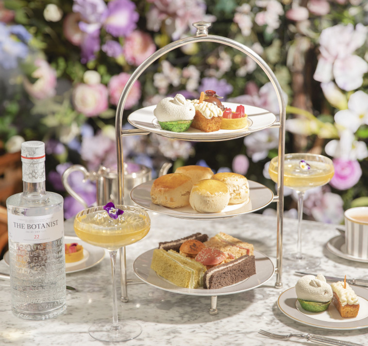 וורדים, קוקטיילים ונשנושים של שעה חמש