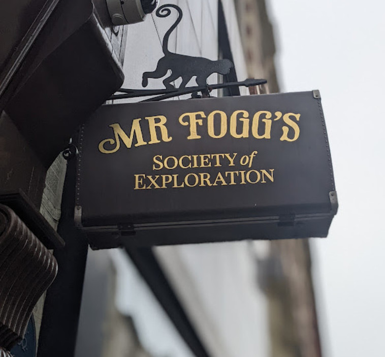 כי חייבים בר מטורף אחד בכל מדינה, MR FOGGS